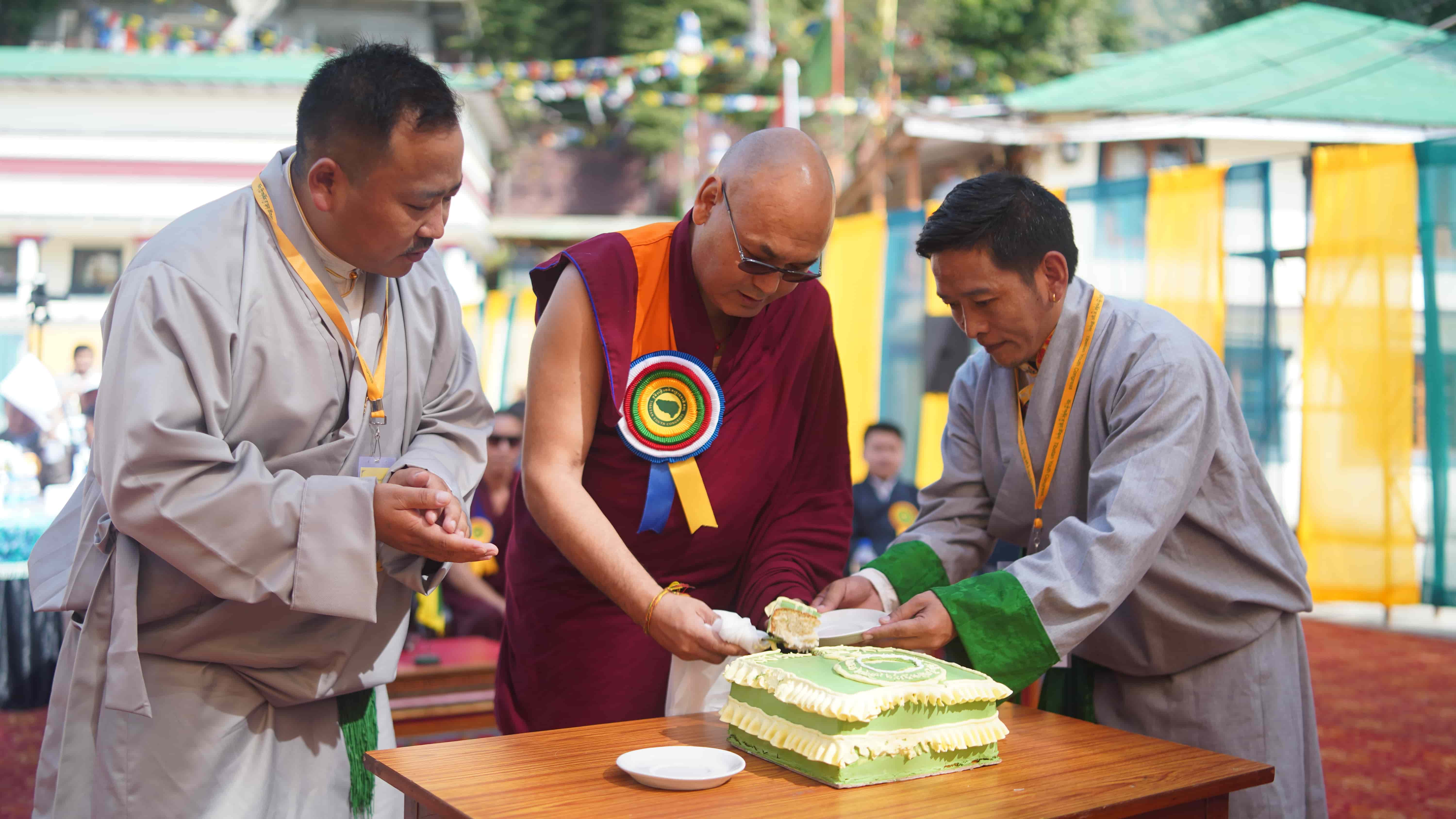 གཞོན་ལྷན་ཉིན་མོ་སྲུང་བརྩི།