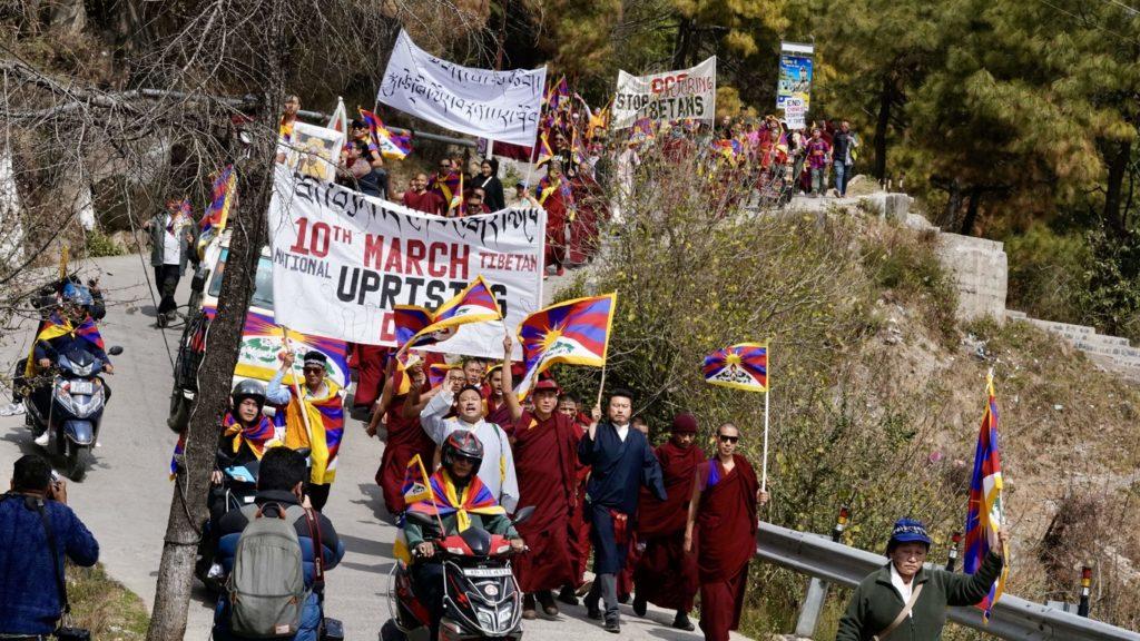 བོད་མིའི་རང་དབང་སྒེར་ལངས་གསུམ་བཅུའི་དུས་དྲན་ཐེངས་ ༦༥ པའི་ལས་བསྡོམས་སྙིང་བསྡུས།